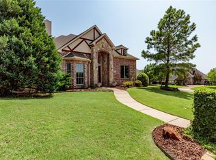621 Forest View Ct, Hurst, TX 76054