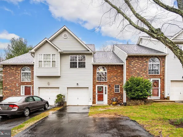 813 Lily Ln, Ewing, NJ 08638