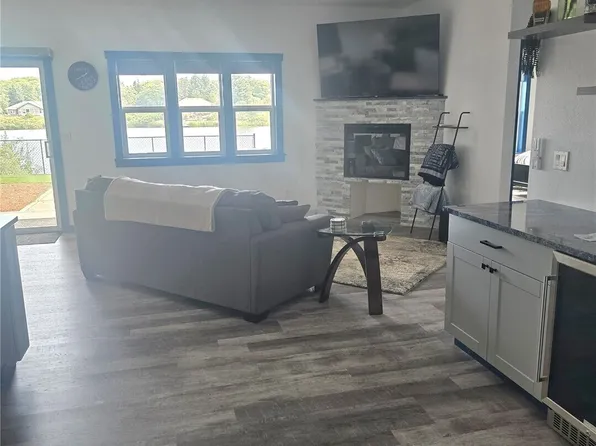 574 Weatherwax Loop NE, Ocean Shores, WA 98569