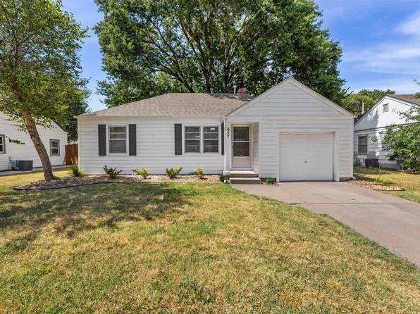 627 S Barlow St, Wichita, KS 67207
