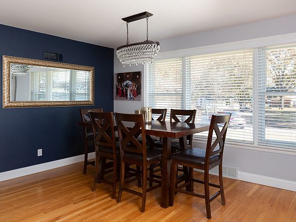 4th image of 10407 Wisteria Ln