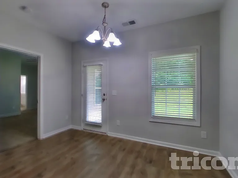 713 W Coker Way — Photo 4