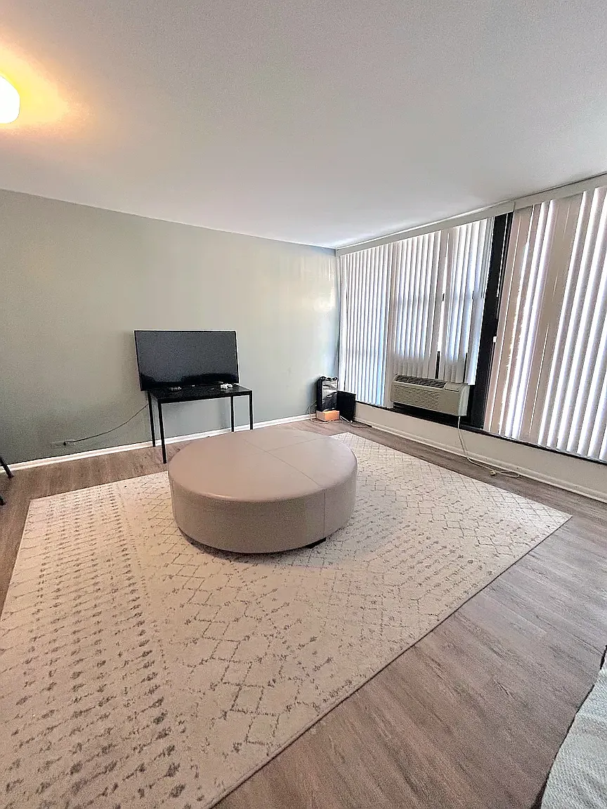 1 bed, 950 sqft, $1,800 — Photo 4