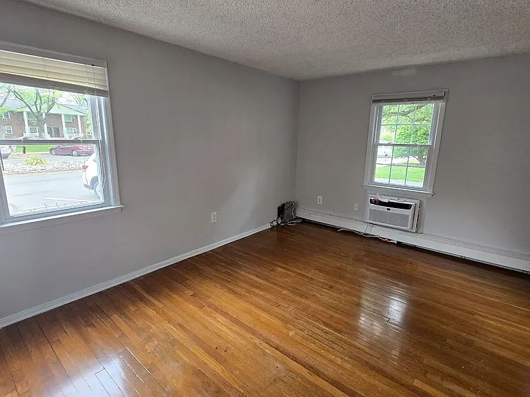 LAWRENCEVILLE GARDEN APARTMENTS AND TOWNHOMES — Photo 25