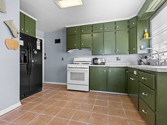 3rd image of 900 Whitney Blvd
