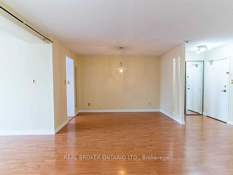 633 Bay St #2021 — Photo 5