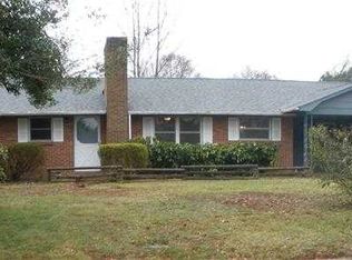 1065 17th Ave NW, Hickory, NC 28601