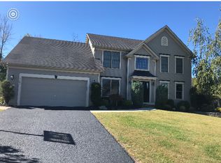 5200 Woodway Ct, Hamburg, NY 14075