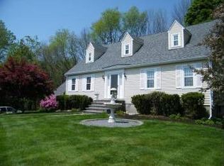1 Country Club Ln, Plaistow, NH 03865