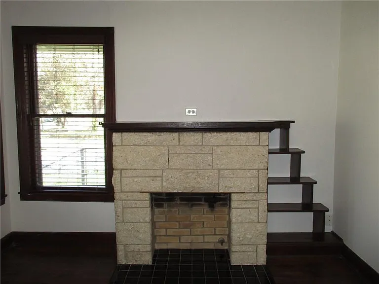 4315 Avenue B — Photo 5