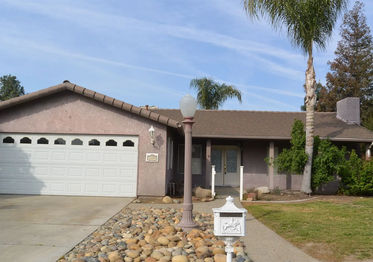 Nice 3 Bed/2 Bath w/POOL + Pool Care & Yard Care Included Located in SW Neighborhood near Schools... — Photo 1