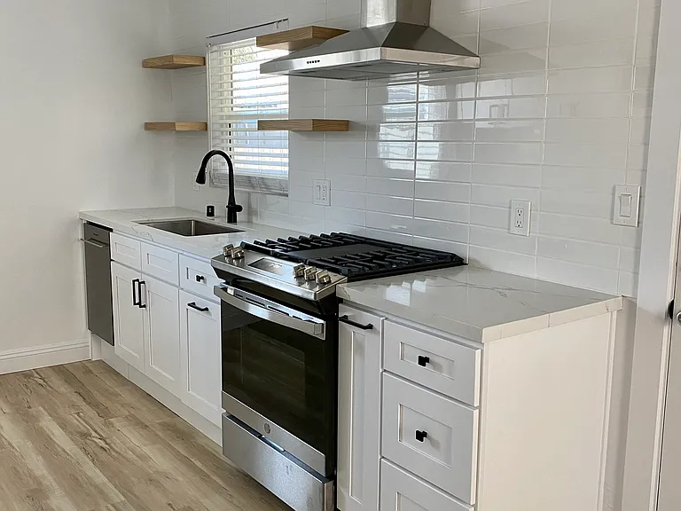 2622 N Lime Ave — Photo 1