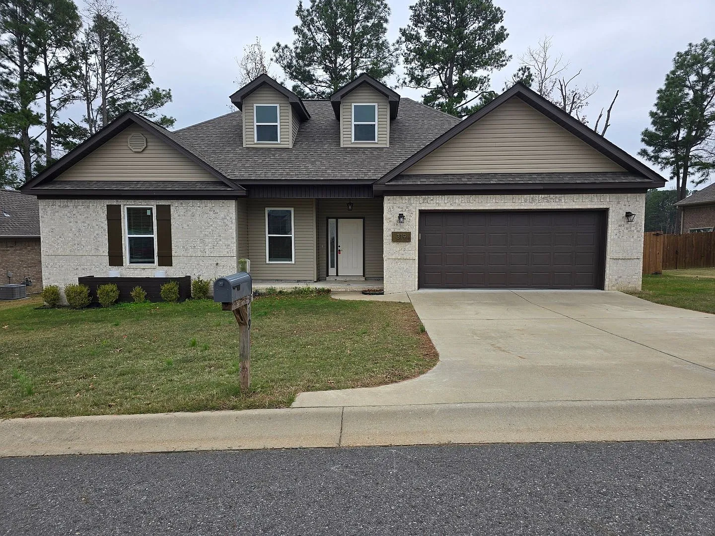 319 Windcrest Circle — Photo 1