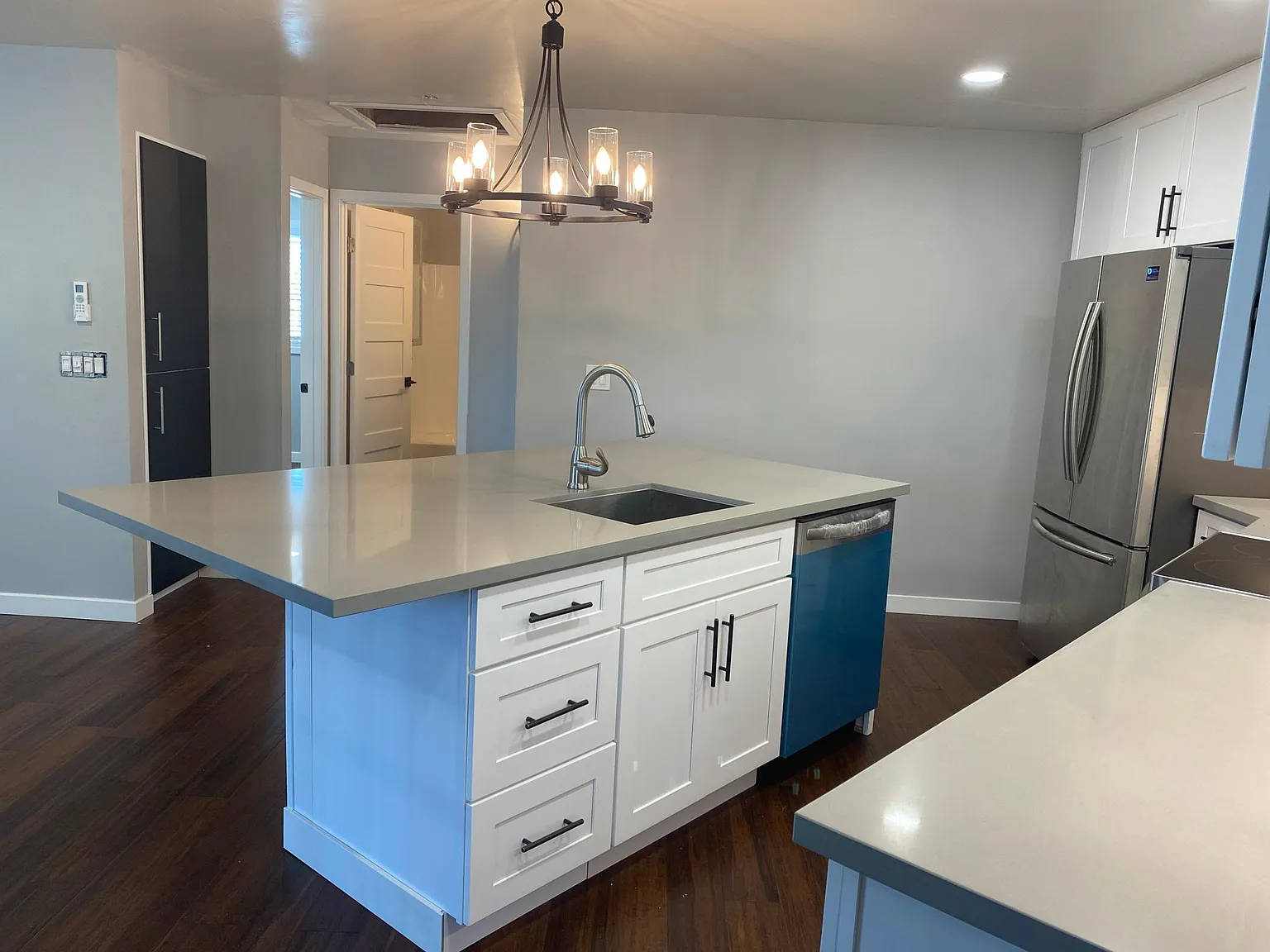 2 bed, 750 sqft, $2,550 — Photo 4