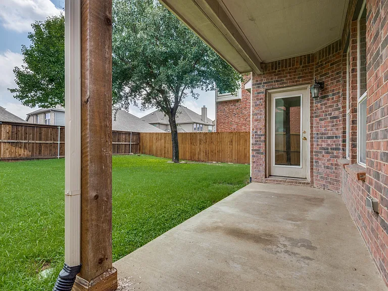 15924 Alvarado Dr — Photo 19