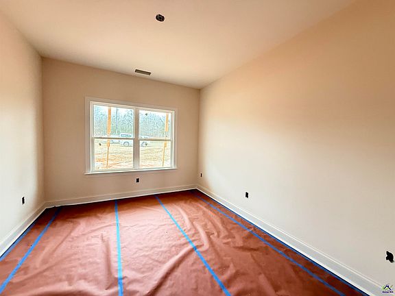 4th image of 450 Jones Rd