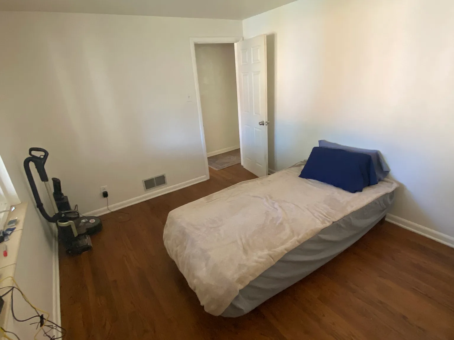 3 bed, 1231 sqft, $2,700 — Photo 4