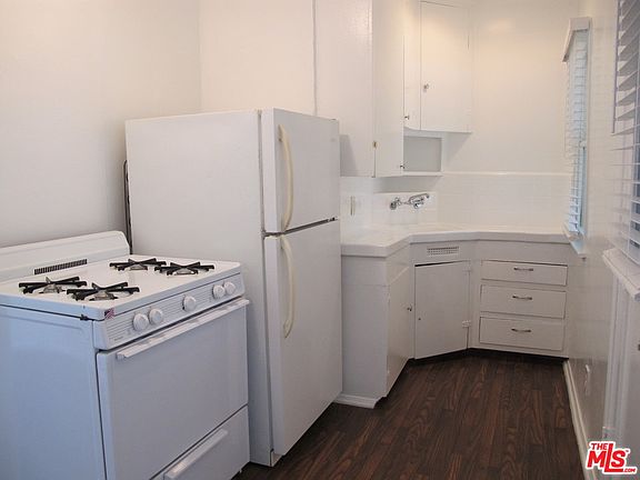 3rd image of 1834 Michigan Ave APT B