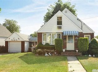 355 Emory Rd, Mineola, NY 11501