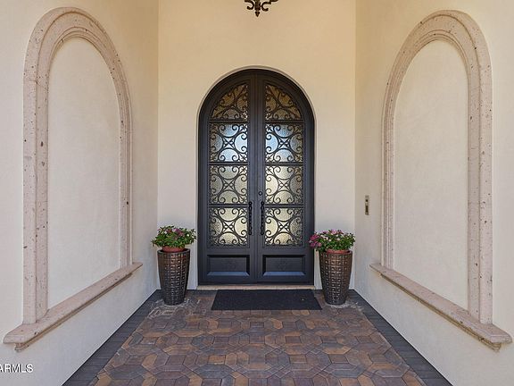 4th image of 525 W HARMONY Place