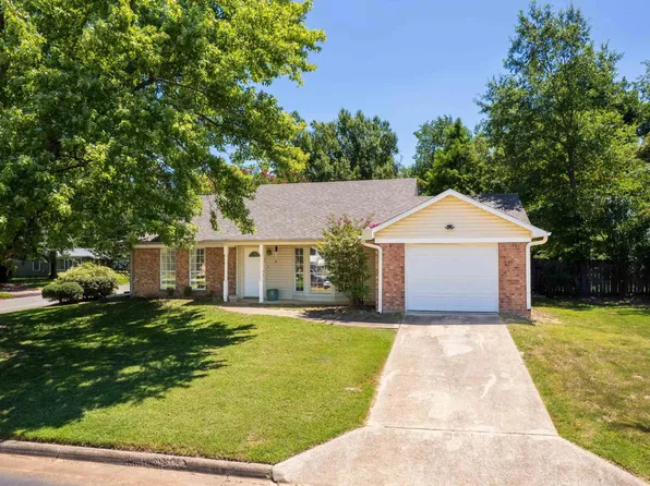 100 Elberta St, Mount Vernon, TX 75457