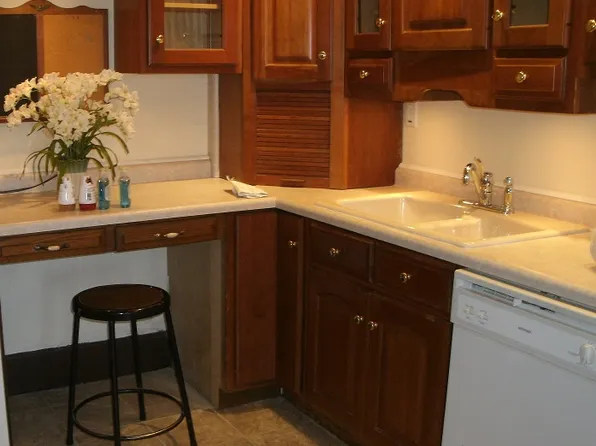 803 11th St #2, Rockford, IL 61104