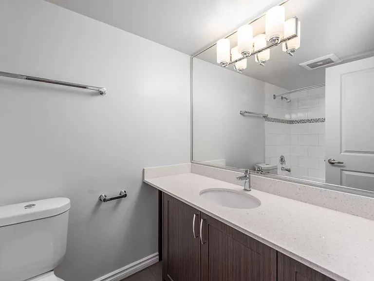 3220 Quadra St — Photo 10