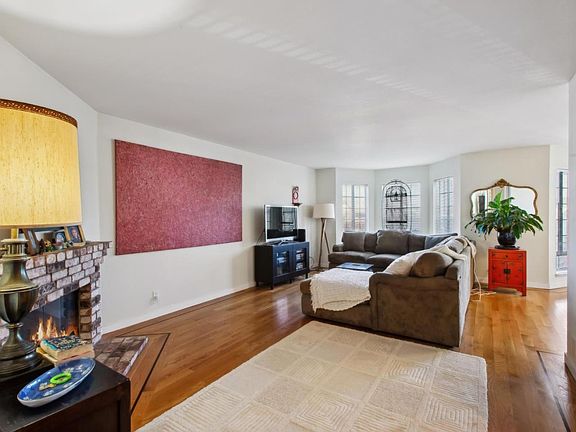 3rd image of 1615 Oakdale Ave