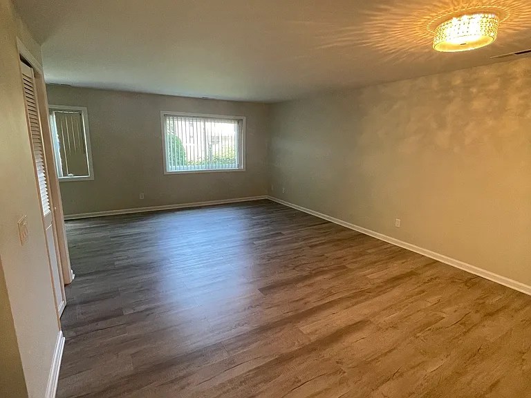 31 Stuart Ave #4 — Photo 3
