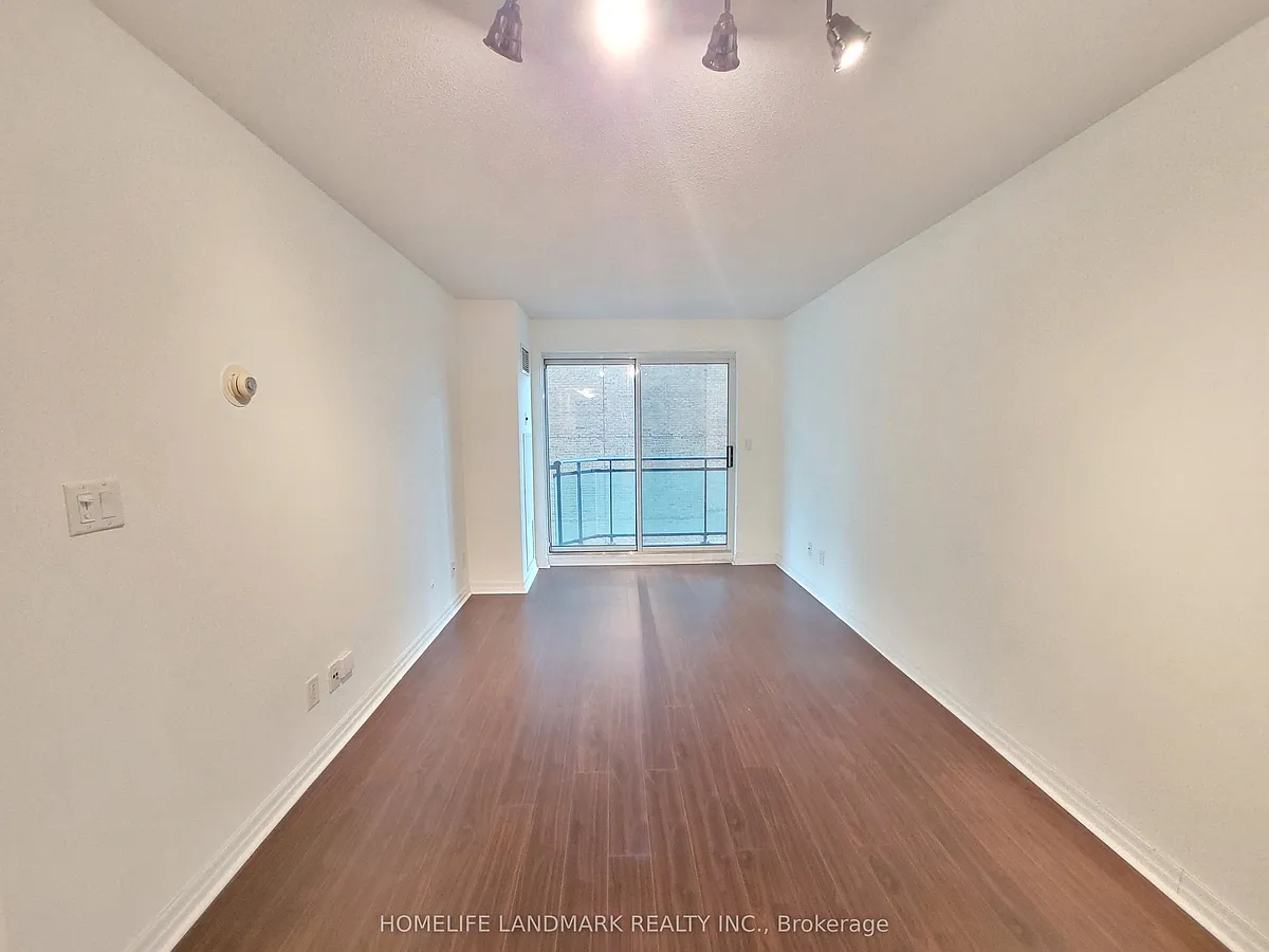 Building Photo - 300 Bloor St E #912