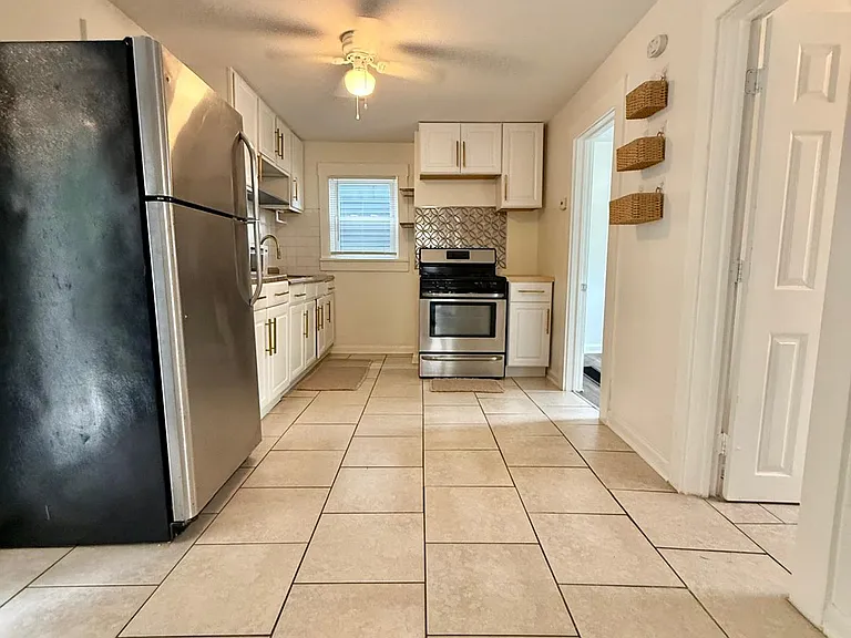 1872 W 44th St #2 — Photo 30