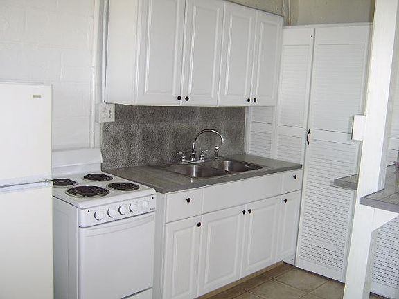 3rd image of 1305 S Bermuda Blvd APT A