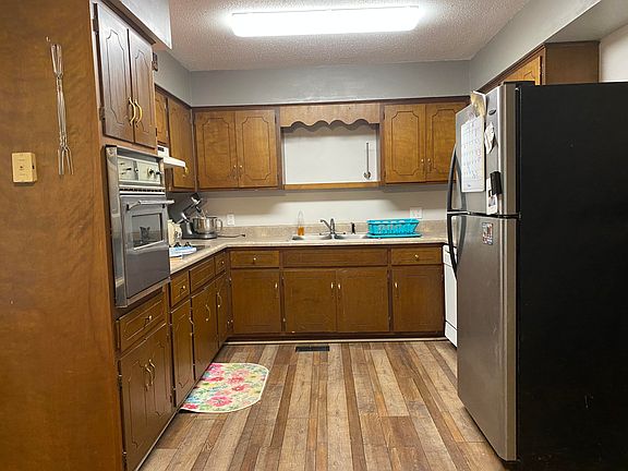 4th image of 2701 Paula Dr