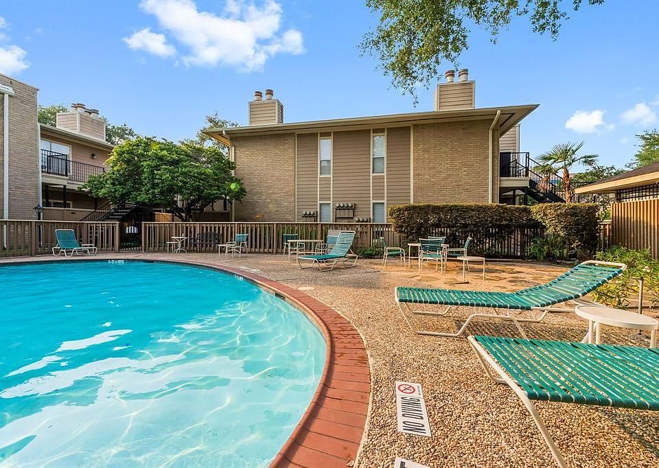 1st image of 706 Bering Dr #105