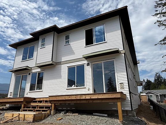 5th image of 2304 Sparrow Ln