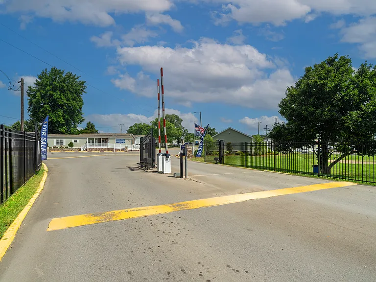 Holiday Village — Photo 44