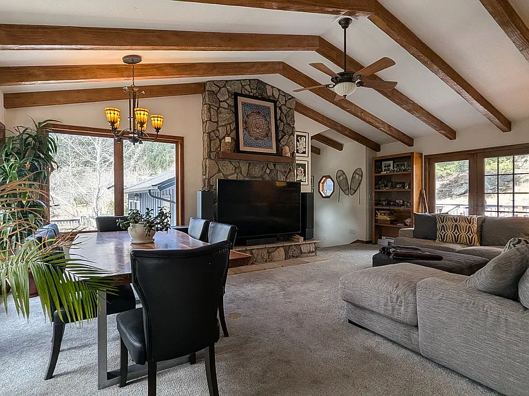 842 Lakeshore Dr — Photo 6