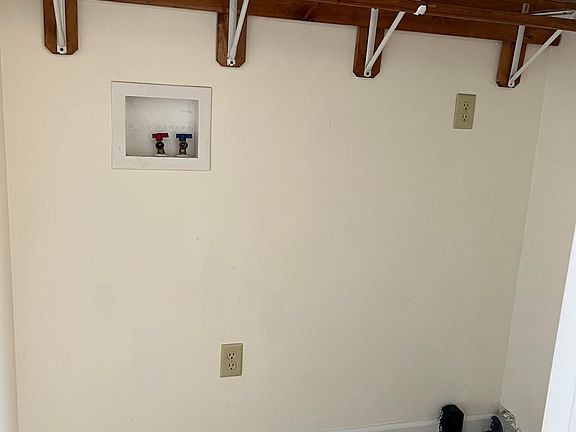 3rd image of 416 W Mechanic St #1