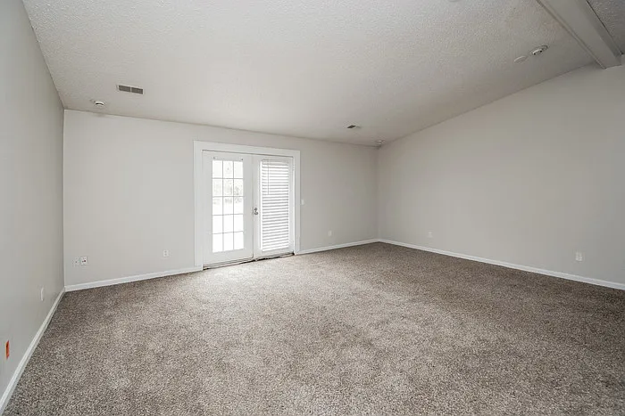 225 Rockingham Rd — Photo 3