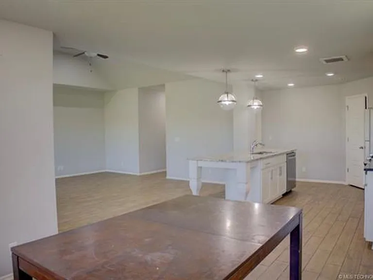 7012 S Elder Ave — Photo 18