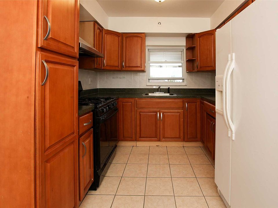 1st image of 2558 Paulding Ave
