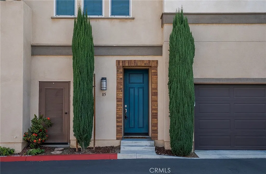 2 bed, 1190 sqft, $3,300 — Photo 1