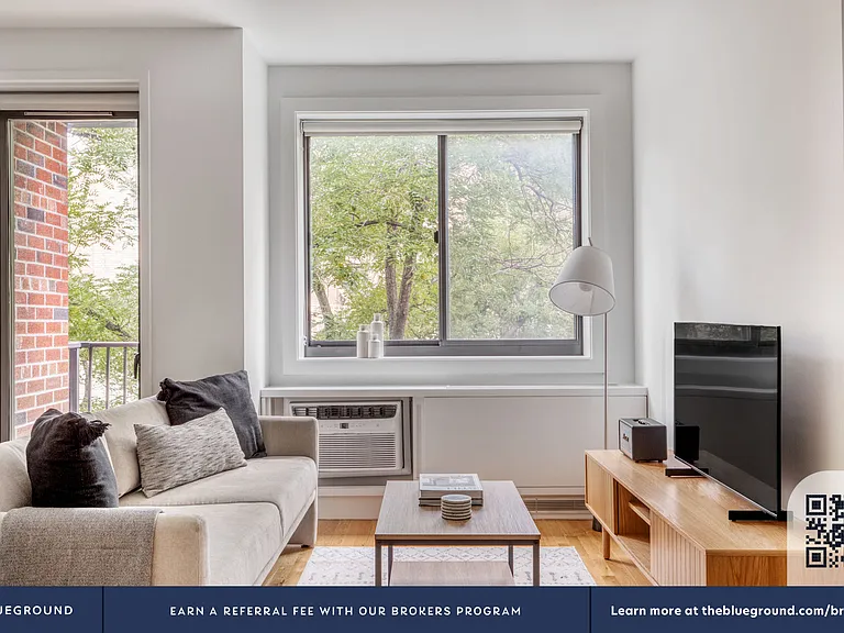 101 W 15th St #521 — Photo 4