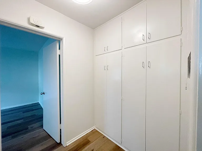 241 S Oakland Ave #7 — Photo 11