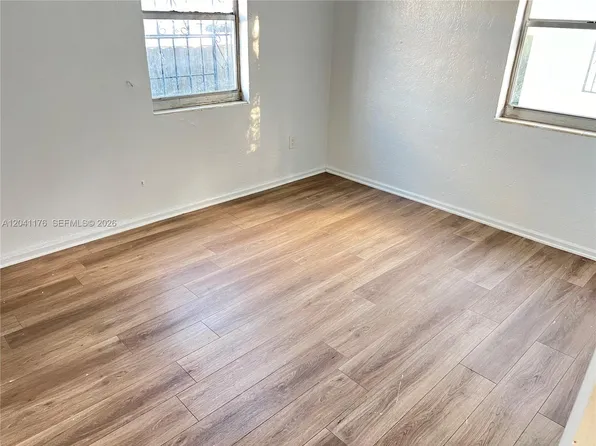 10 NW 71st St, Miami, FL 33150