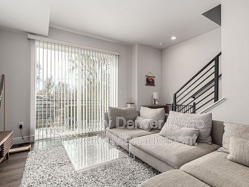 1st image of 5523 W 10th Ave