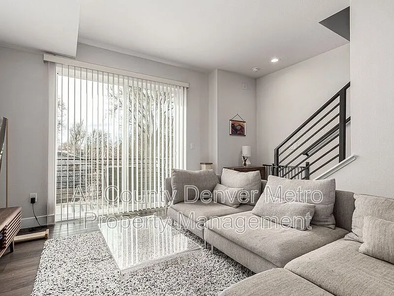 5523 W 10th Ave