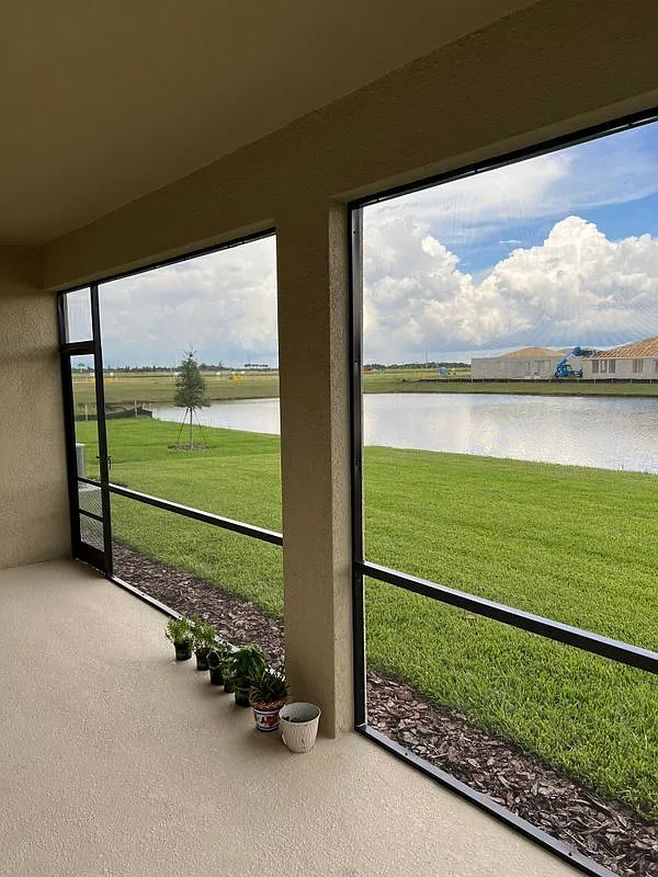4 bed, 2.5 bath, 2700 sqft, $4,200 — Photo 2