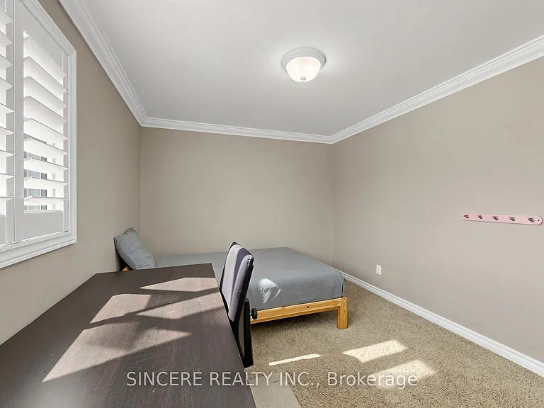 592 Canewood Cres — Photo 30