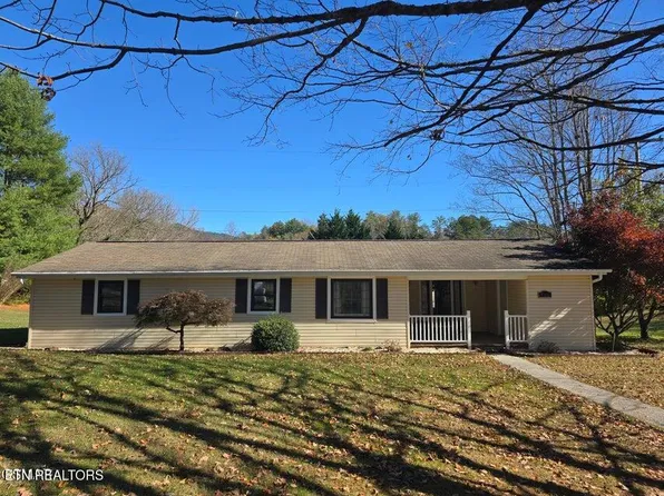 725 E Millers Cove Rd, Walland, TN 37886